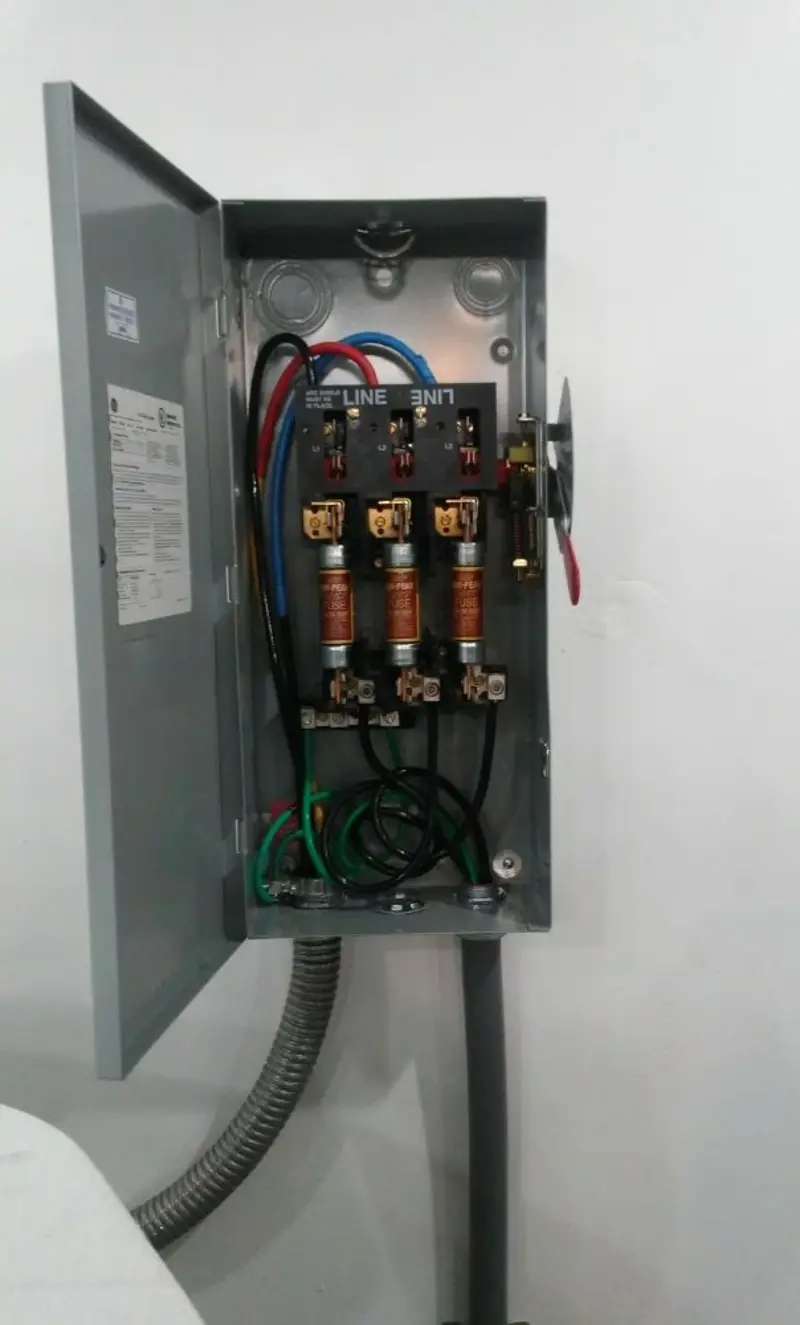 Three-phase disconnect switch installed for Electrical Wiring & Rewiring in Chattanooga Valley